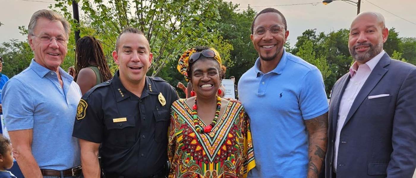 Group photo with Mayor Gainey